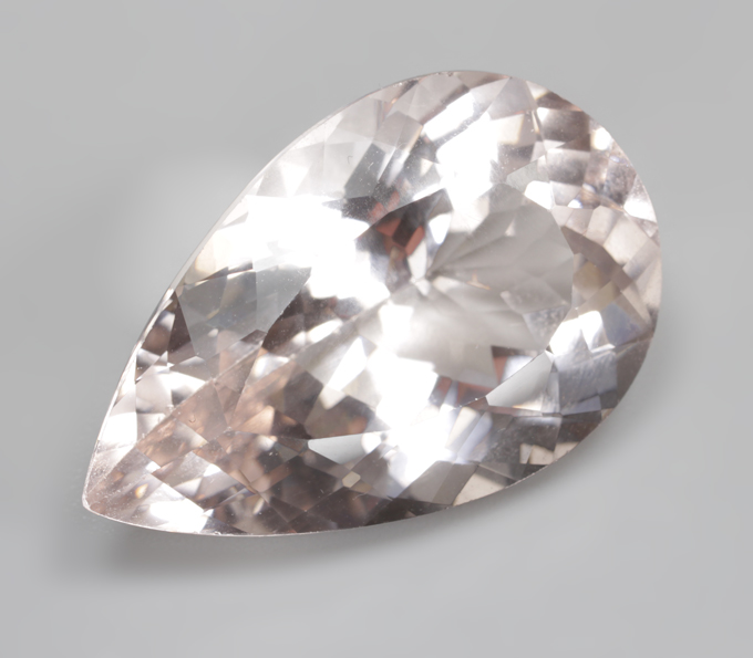 Чистейший крупный морганит 16,69 карата