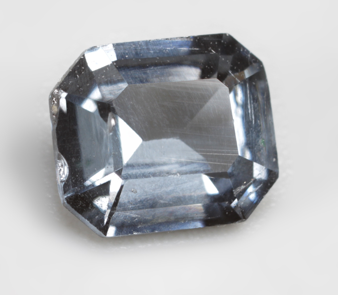 Синяя шпинель 0,61 карата