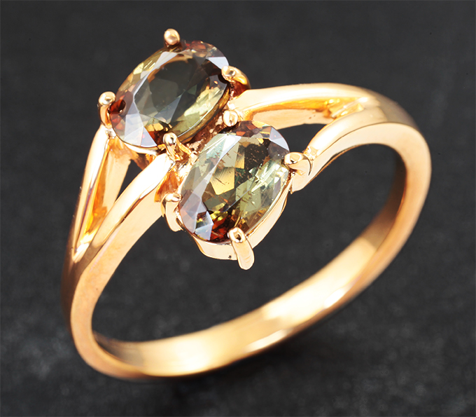 Серебро 925 Кольцо с андалузитами 1,36 карата