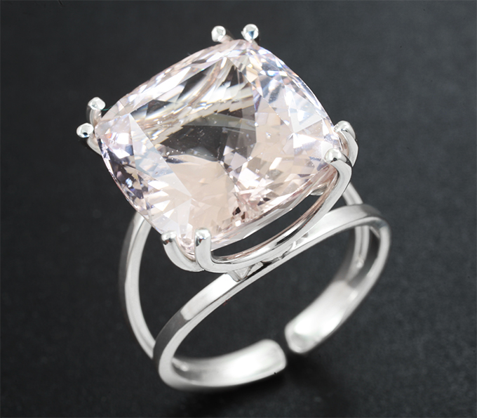 Серебро 925 Кольцо с морганитом 14,8 карата 