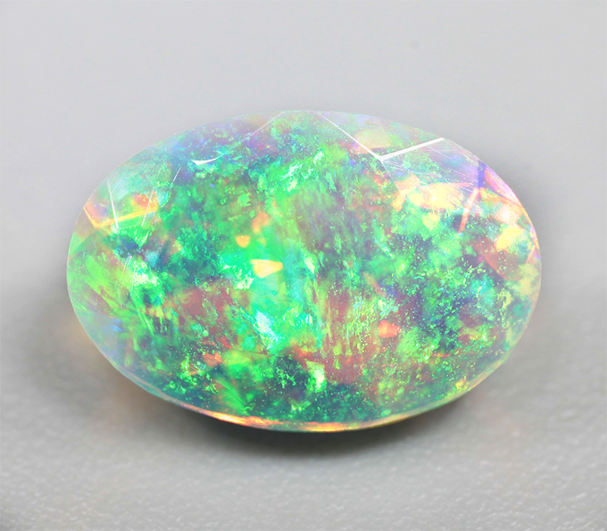 Ограненный эфиопский опал 0,9 карата