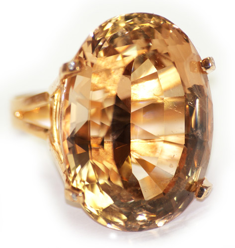 Золото Кольцо с крупным топазом и бриллиантами