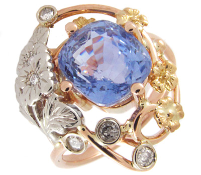 Золото Кольцо с васильковым сапфиром и бриллиантами