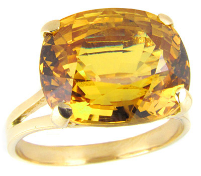 Золото Кольцо с крупным золотисто-желтым сапфиром