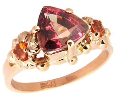 Золото Кольцо с чистейшим гранатом и сапфирами