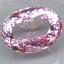 Крупный пурпурно-розовый аметист 81,5 карат