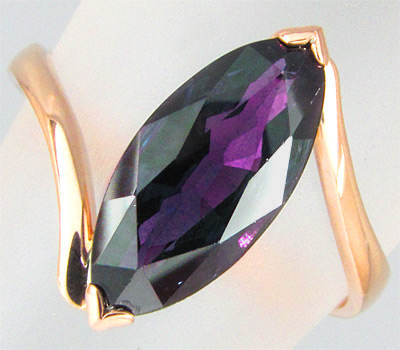 Золото Кольцо с сапфиром с александритовым эффектом