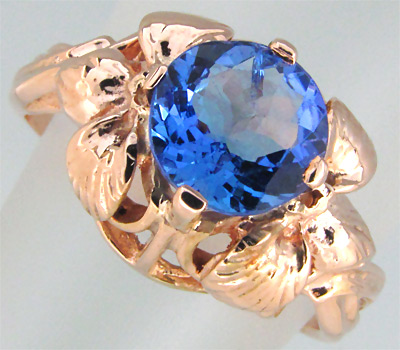 Золото Кольцо с красивым ярким танзанитом