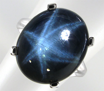 Золото Кольцо с эффектным звездчатым сапфиром