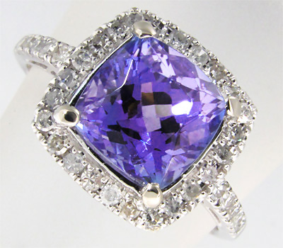 Золото Кольцо с превосходным чистейшим танзанитом и бриллиантами