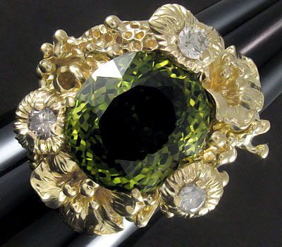 Золото Кольцо с крупным турмалином и бриллиантами