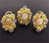 Комплект (кольцо + серьги) с эфиопскими опалами, бриллиантами, танзанитами и перидотами