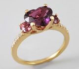 Кольцо с сапфиром со сменой цвета и бриллиантами