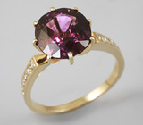 Кольцо c пурпурно-розовой шпинелью и бриллиантами