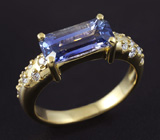 Кольцо с чистейшим голубым сапфиром и бриллиантами