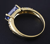 Кольцо с чистейшим голубым сапфиром и бриллиантами Золото