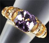 Кольцо с лиловой шпинелью и бриллиантами Золото