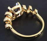 Кольцо с лиловой шпинелью и бриллиантами Золото