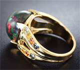 Кольцо с кристаллическим черным опалом и разноцветными сапфирами Золото