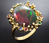 Кольцо с кристаллическим черным опалом, разноцветными сапфирами и бриллиантами