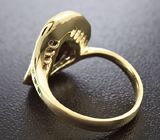 Кольцо с кристаллическим черным опалом, цаворитами гранатами и разноцветными сапфирами Золото