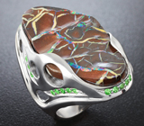 Кольцо с австралийским болдер опалом и цаворитами