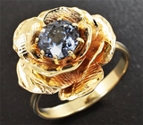 Кольцо с титаново-синей шпинелью Золото