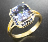 Кольцо с чистейшим танзанитом, синими сапфирами и бриллиантами Золото