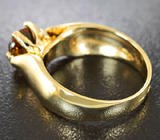 Кольцо с редким мали гранатом и золотистыми сапфирами Золото