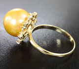 Кольцо с золотистой морской жемчужиной и желтыми сапфирами Золото