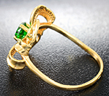 Кольцо c уральским демантоидом лучшего первого цвета и цаворитами гранатами Золото