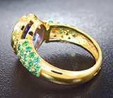 Кольцо с танзанитом 3,18 карата, изумрудами и бриллиантами Золото
