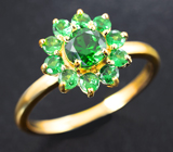 Кольцо с уральским демантоидом лучшего первого цвета 0,67 карата и цаворитами  Золото