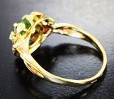 Кольцо с уральским демантоидом 0,99 карата и бриллиантами Золото