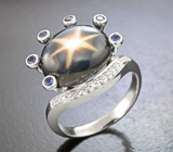 Кольцо с крупным звездчатым сапфиром 13,5 карата, синими сапфирами и бриллиантами  Золото