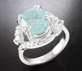 Кольцо с крупным параиба турмалином 5,22 карата и бесцветными цирконами