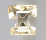 Гелиодор авторской огранки в форме «T» 0,88 карата