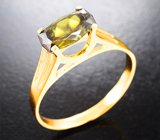 Кольцо с желто-зеленым сфеном авторской огранки 1,76 карата