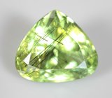 Яркий крупный перидот с включениями рутила 7,68 карата