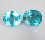 Крупная пара неоново-голубых апатитов 8,11 карата