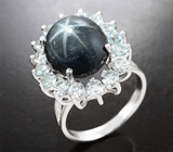 Кольцо с крупным звездчатым сапфиром 13,42 карата и голубыми цирконами