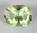 Перидот авторской огранки с включением рутила 3,22 карата