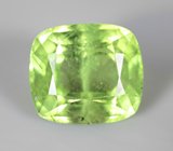 Крупный яблочно-зеленый перидот с включениями рутила 10,15 карата