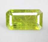 Крупный перидот с рутилом 7,96 карата