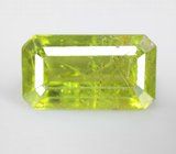 Крупный перидот с рутилом 7,96 карата