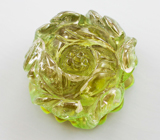 Крупный желтовато-зеленый резной турмалин 21,1 карата