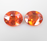 Пара ярко-оранжевых цирконов 1,47 карата