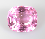 Пурпурно-розовая "неоновая" шпинель со сменой цвета 1,38 карата