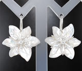 Серьги с резным перламутром 14,61 карата и лейкосапфирами