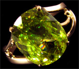 Кольцо с золотисто-зеленым сфеном Золото